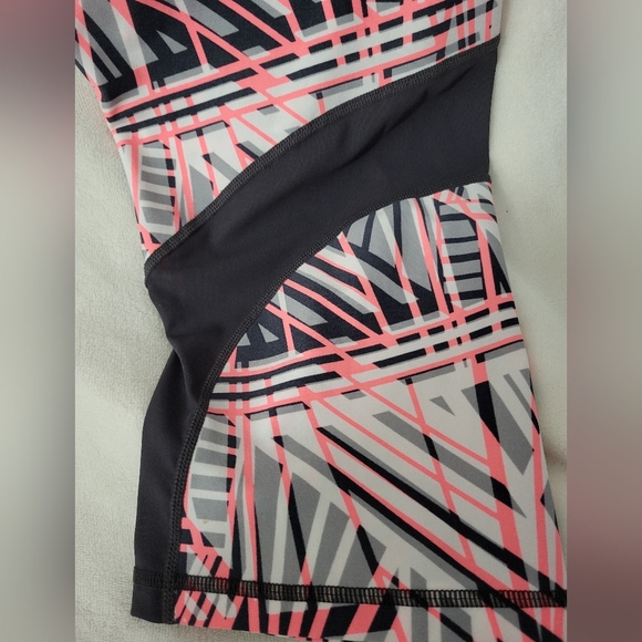 Calvin Klein Geometric Pink and Black Workout Leggings - Picture 7 of 8